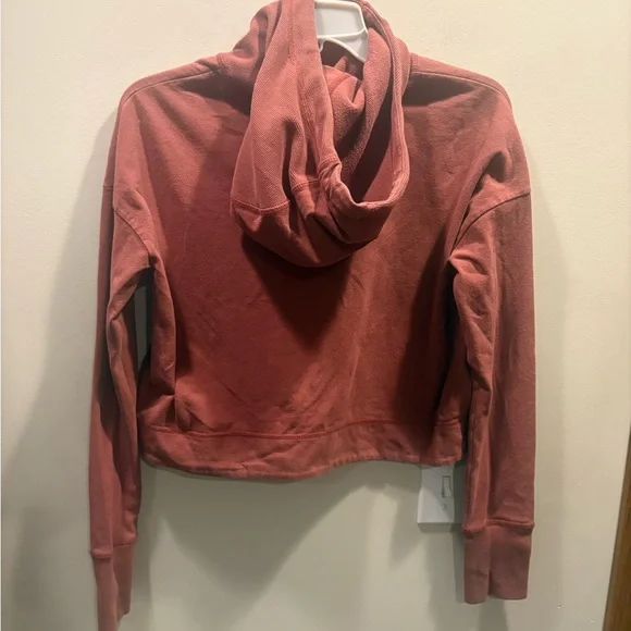 Sweaty Betty Escape Luxe cropped hoodie - Picture 8 of 8